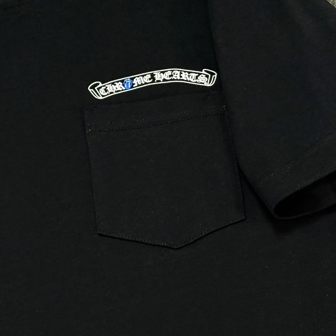 P180 Chrome Hearts Chrome Hearts 25 high-end versions. The fabric is made of 300 grams of high-density pure cotton. It does not deform or shrink. It has three labels. It is the same style for men and women. Technology: suede foaming + digital printing. Color: white, black. SIZE: S-XL.